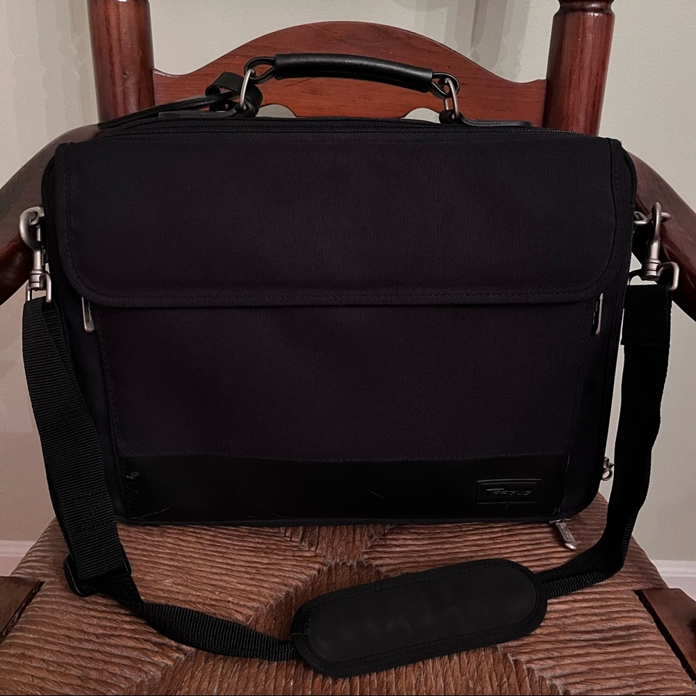 Targus Black Briefcase / Laptop Bag
